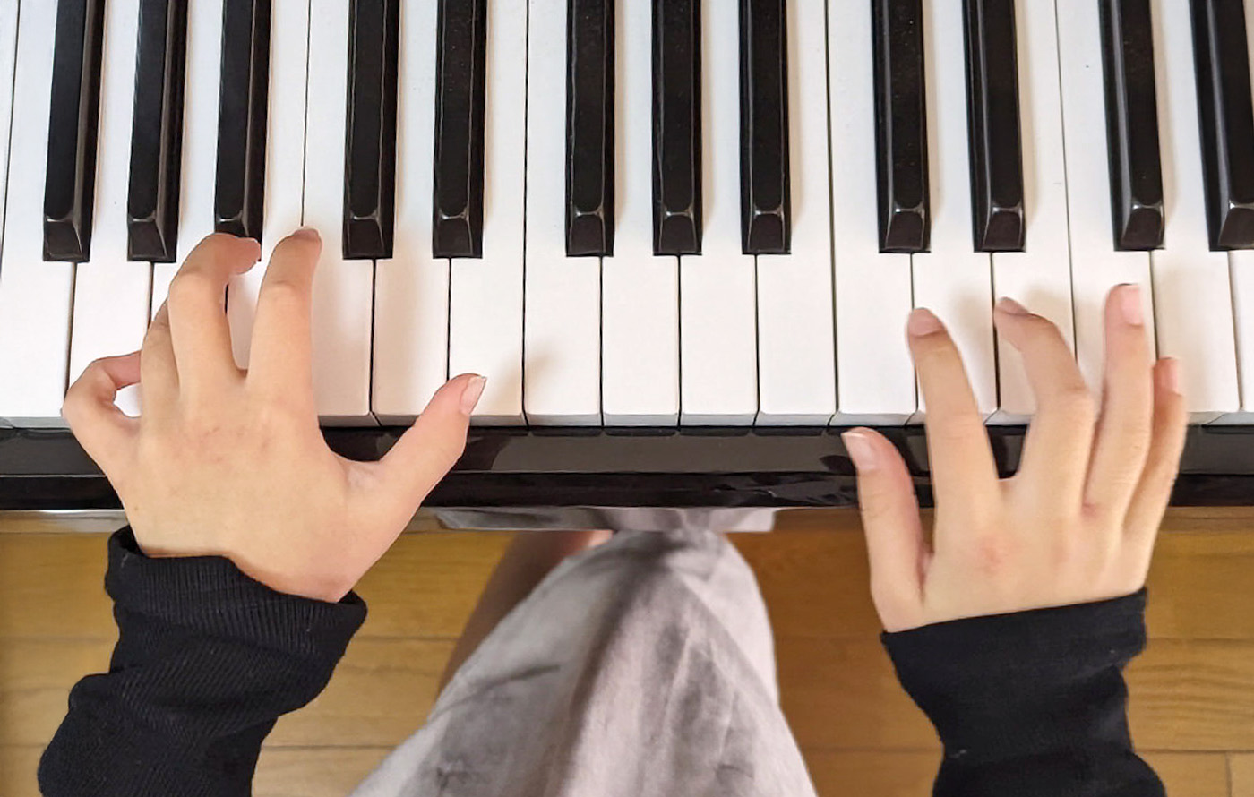 大人の方の体験レッスンの様子